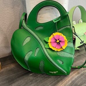 Rare !! The Kate Spade Playa 3D Monstera Leaf Tote Crossbody is beautiful